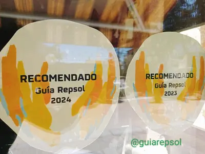 Plano de Habitación ideada para parejas con Jacuzzi, desayuno romántico y opción de cenas en su restaurante