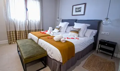 Cama o camas de una habitación en Hotel Rural TIERRAS DE CEBREROS
