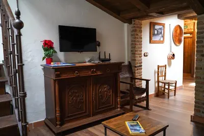 Una televisión o centro de entretenimiento en La casa de la abuela Amalia