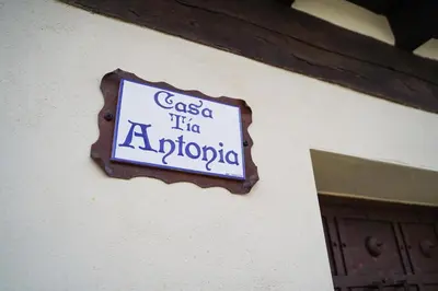 Certificado, premio, señal o documento que está expuesto en La casa de la tía Antonia