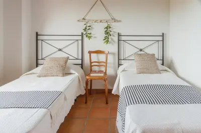 Cama o camas de una habitación en Casa Rural en Candeleda con piscina y un maravilloso jardín