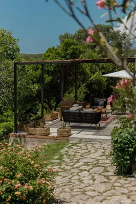 Jardín al aire libre en Casa Rural en Candeleda con piscina y un maravilloso jardín