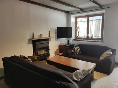 Una televisión o centro de entretenimiento en CASA RURAL EL TOLEO