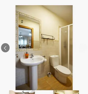 Un baño de Estudio con cocina y baño privado