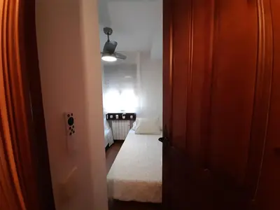 Cama o camas de una habitación en Casa con patio y chimenea en Piedralaves