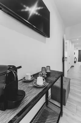Una televisión o centro de entretenimiento en La Posada del Teatro H Boutique Parking Gratis