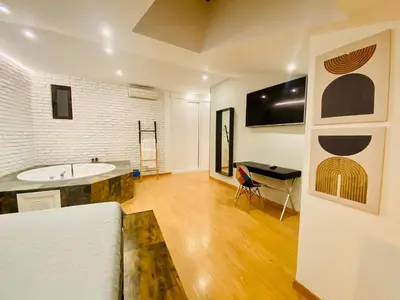 Una televisión o centro de entretenimiento en SUITE SORPRESA VuT LA TABERNA