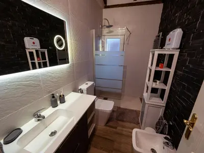 Un baño de Casa Rural La Molina 4*