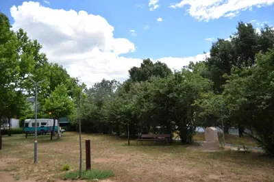 Jardín al aire libre en Bungalows, Camping Vega de Francia