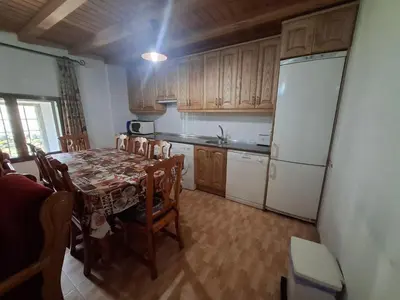 Una cocina o zona de cocina en La Serrota Casa Rural