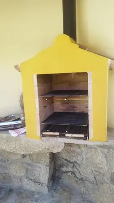 Barbacoa disponible para clientes en la casa o chalet