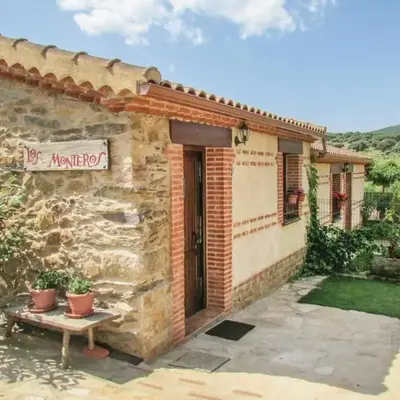 Awesome Home In Aldeanue De La Sierra