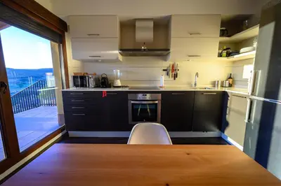 Una cocina o zona de cocina en La Portilla de Gredos. Casa rural