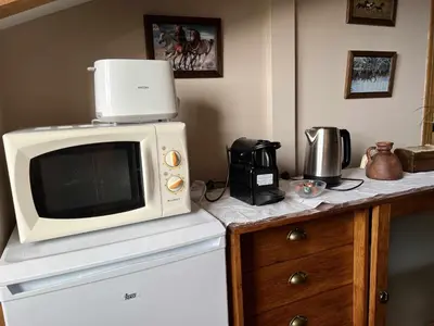 Una cocina o zona de cocina en El Nido de Gredos cuco apartamento con chimenea