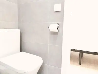 Un baño de Apartamentos La Brava by gaiarooms