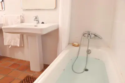 Un baño de Villa del Jerte
