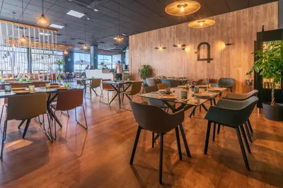 Un restaurante o sitio para comer en Hotel Tierra