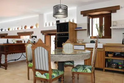 Una cocina o zona de cocina en Molino de La Médica - Casa Rural de Lujo en Gredos