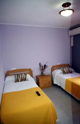 Cama o camas de una habitación en Hostal Asturias