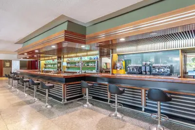 El salón o zona de bar de Crisol Regio