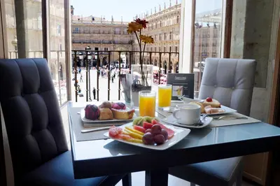 Comida en o cerca de este hotel