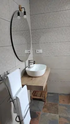 Un baño de Casa rural La Colmena del Geoparque TR -CC 00489