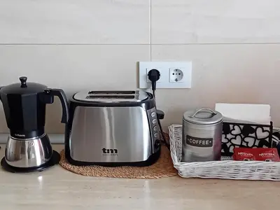 Utensilios para hacer té y café en La Teja del Jerte