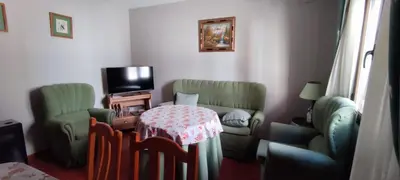 Una televisión o centro de entretenimiento en ABUELA MARIA