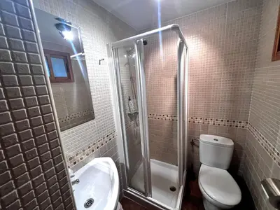 Un baño de Destino Deluxe Plaza de Santiago - 3 hab
