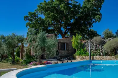 Piscina en o cerca de Casa Rural La Recuera