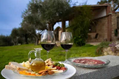 Comida en o cerca de esta casa o chalet