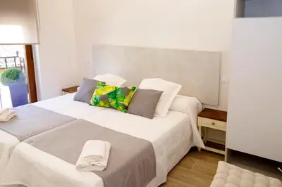 Cama o camas de una habitación en vallespin 43 parking, wifi