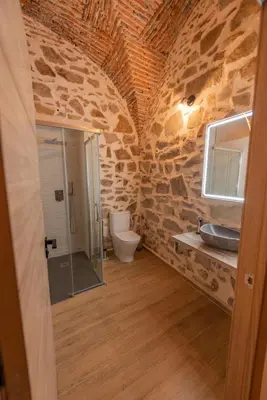 Un baño de Galarza Deluxe Casa XVI-XVII Parking privado Gratis