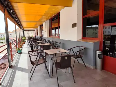 Un restaurante o sitio para comer en Hotel Peña Cruz