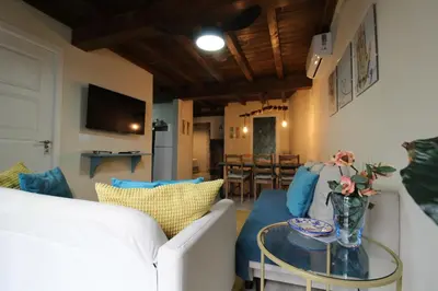 Una televisión o centro de entretenimiento en Apartamentos Vedelejos