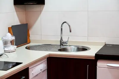 Una cocina o zona de cocina en Destino Deluxe Plaza De Santiago- 1 hab
