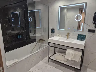 Un baño de Silken Rona Dalba