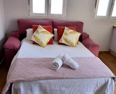 Cama o camas de una habitación en Apartamentos De la Haya & Suite con Jacuzzi, junto al Teatro Romano