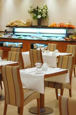 Un restaurante o sitio para comer en Vincci Ciudad de Salamanca