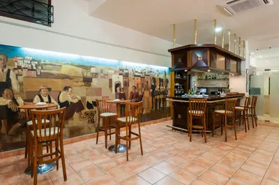 Un restaurante o sitio para comer en Hotel Alcántara