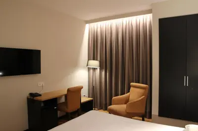 Una televisión o centro de entretenimiento en Hotel Alcántara