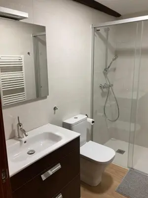 Un baño de Monforte de la Sierra - Acogedora y cálida vivienda