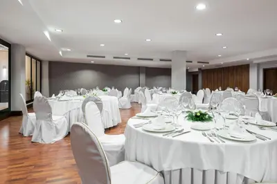 Un restaurante o sitio para comer en Dorma Agora Cáceres