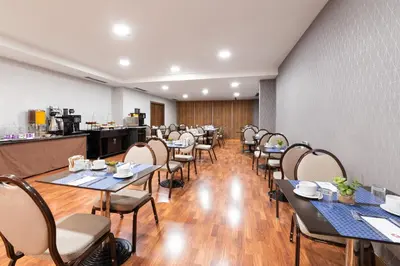 Un restaurante o sitio para comer en Dorma Agora Cáceres
