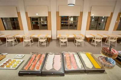 Comida en o cerca de este hotel
