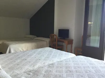 Cama o camas de una habitación en Hotel Cinco Castaños