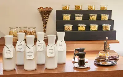 Utensilios para hacer té y café en NH Collection Cáceres Palacio de Oquendo