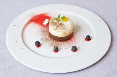Comida en o cerca de este hotel