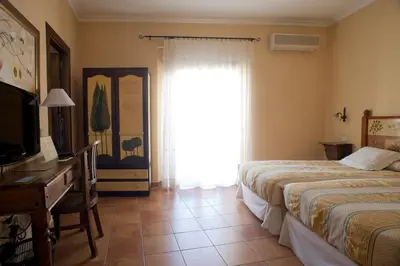 Cama o camas de una habitación en Hotel Don Carlos Cáceres