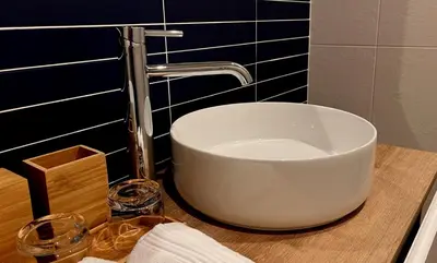 Un baño de VUT PLAZA DEL ANGEL